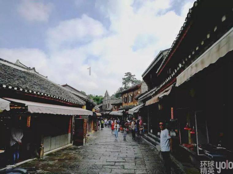 世体：罗贝托腿筋不适将缺战黄潜 巴萨本场有7名球员缺阵